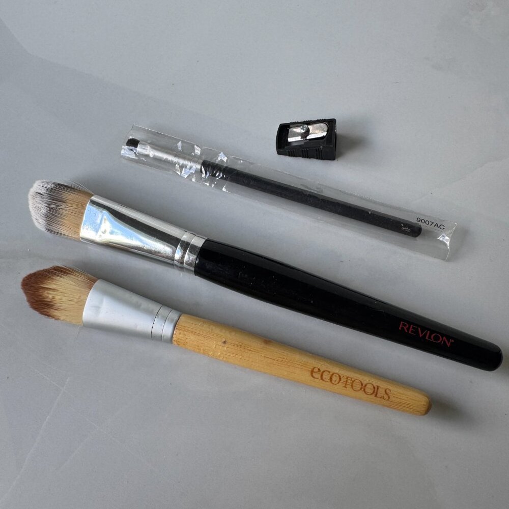 Set of Makeup Brushes + Pencil Sharpener